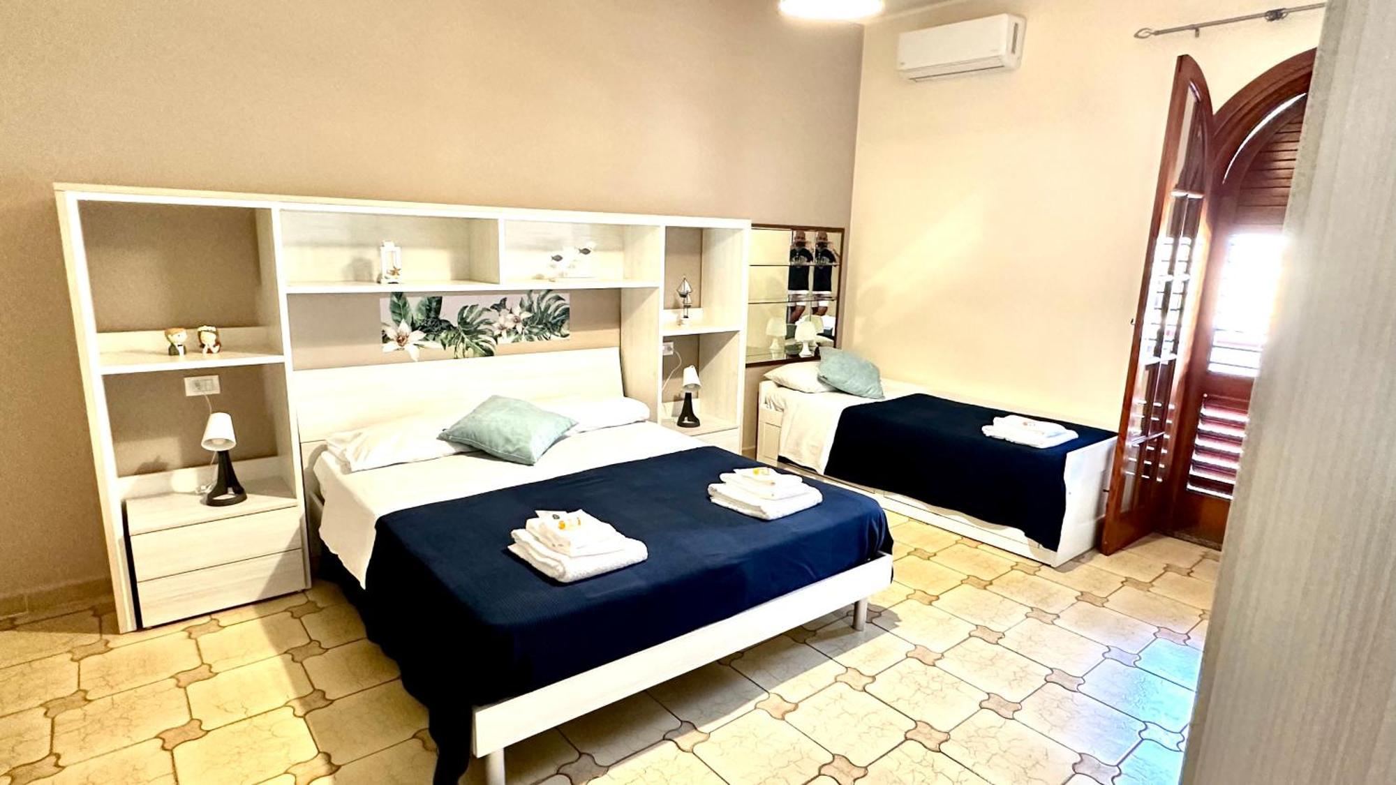 Sicily In Love 2 - Rooms & Breakfast Таормина Стая снимка